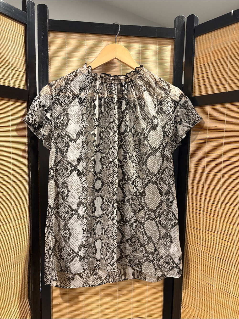 Express Snake-Print Short Sleeve Blouse - Black & Cream